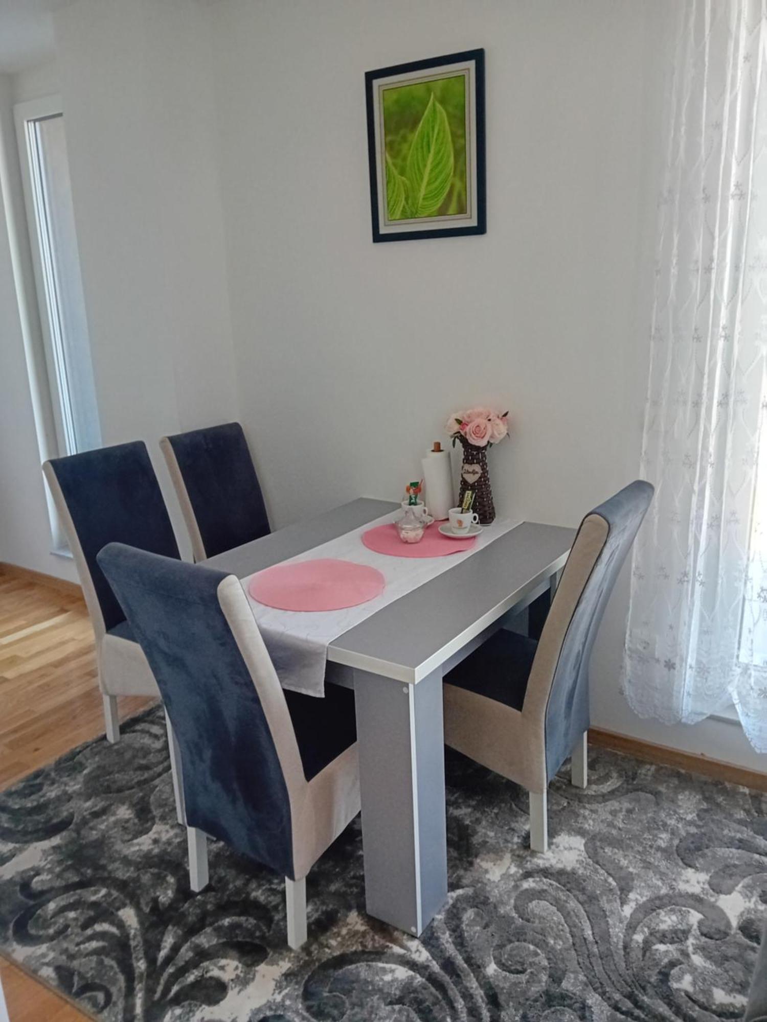 Апартаменти Apartman "Aroma 1"Б'єлашница Екстер'єр фото